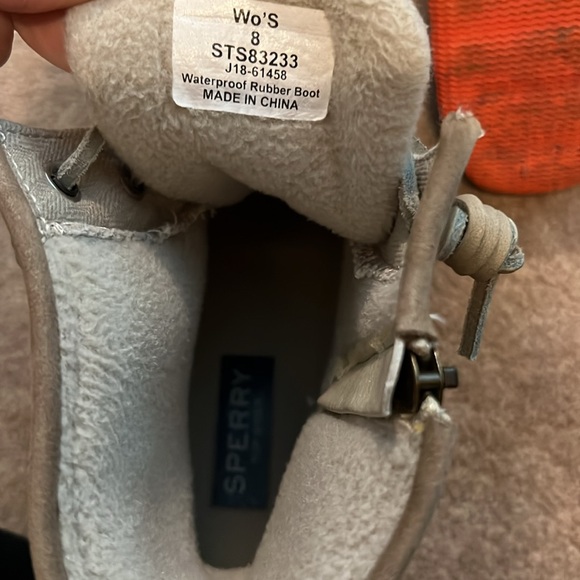 Sperry boots size 8. - Picture 4 of 4